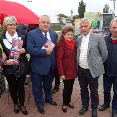 Premier Marek Belka popiera Artura Ostrowskiego i Arkadiusza Ciacha